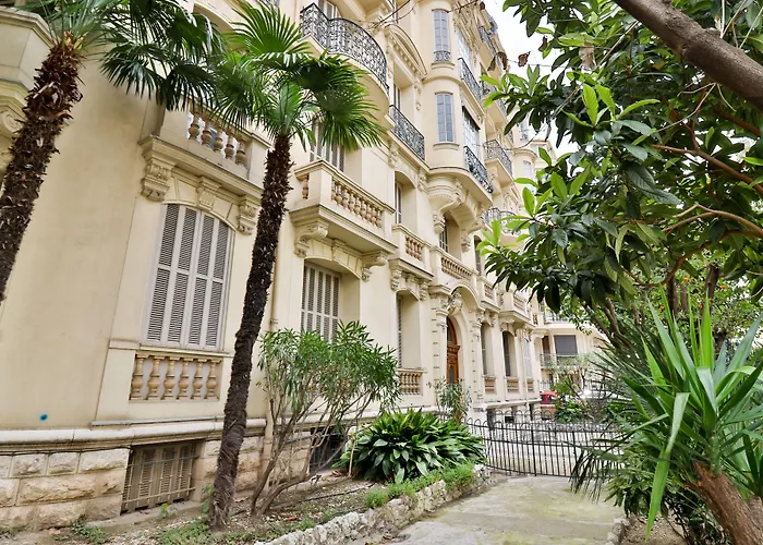 Victor Hugo Otel 2*