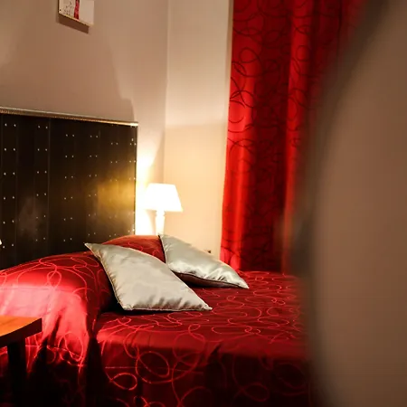 Hotel Victor Hugo 2*